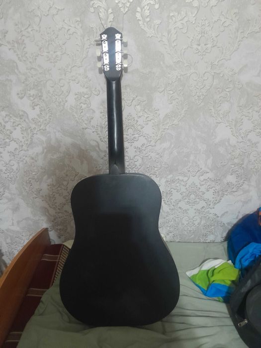 Гитара шестиструнная акустическая