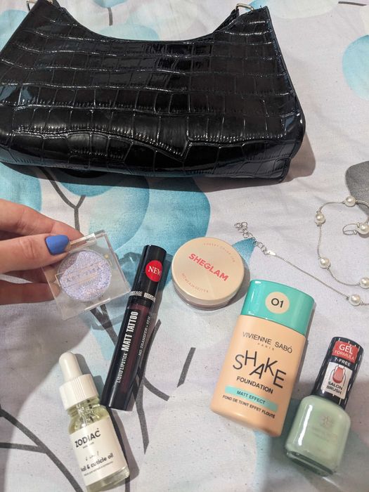 косметика и аксессуары