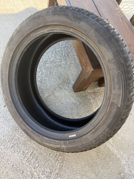 Автомобилна гума 235/ 50 R19 всесезонна