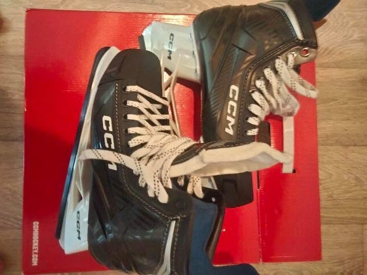 Продам КОНЬКИ новые