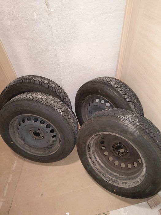 Зимни гуми четири броя с джантите 175/70 R14 4х100 56.6