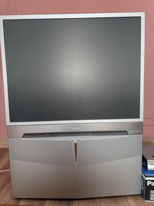 Продается телевизор кино театр   Panasonic с новый видеомагнитафоном