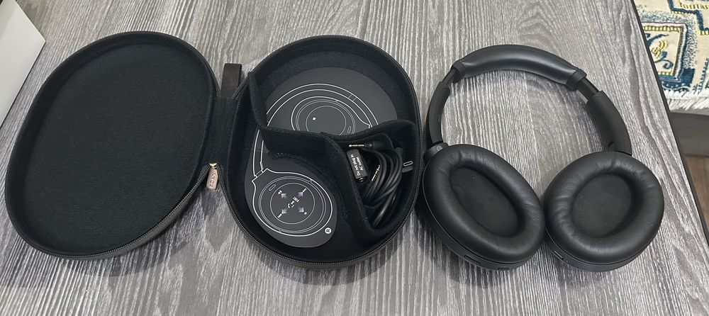 Наушники Sony WH-1000XM4 черный