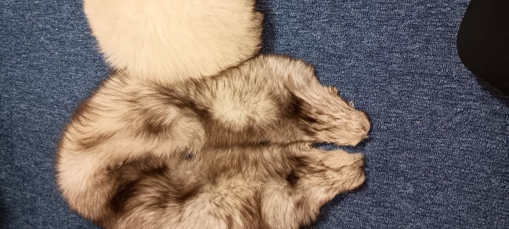 Căciulă si guler piele de vulpe