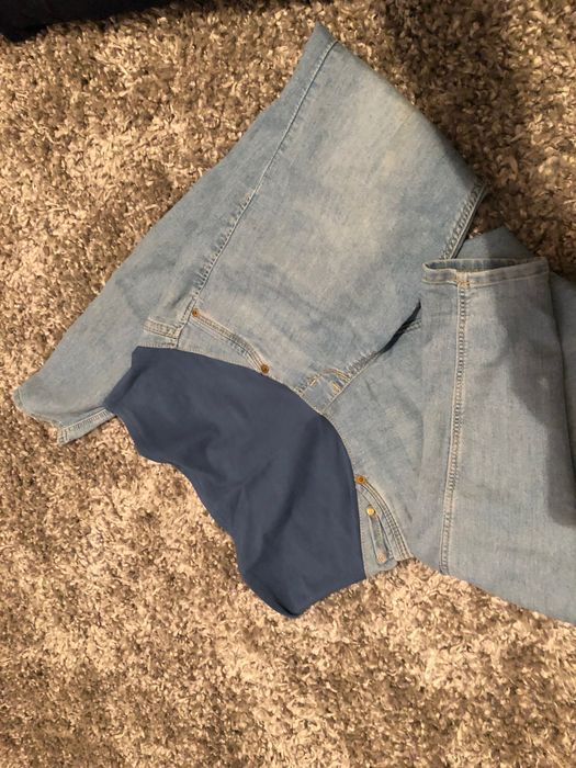 Blugi pentru femeii însărcinate