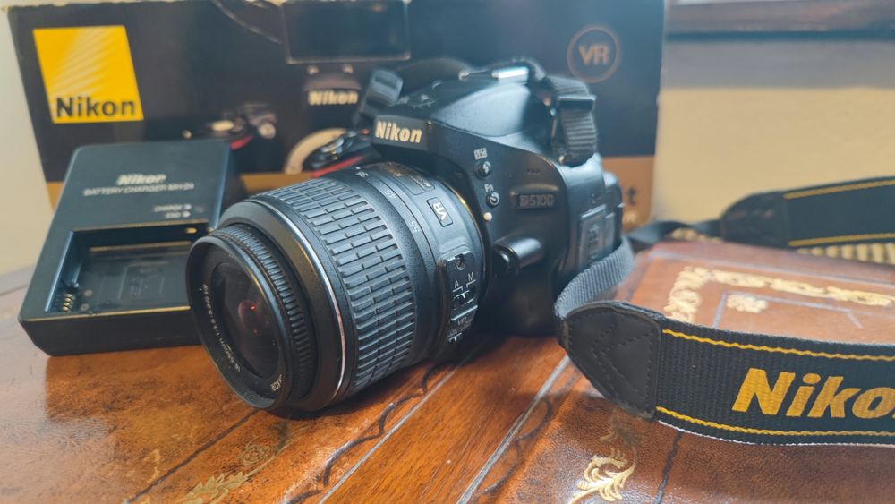Aparat foto DSLR Nikon D5100+ obiectiv Nikkor 18-55 + cadou.