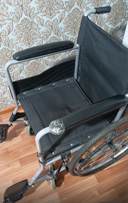 Продам  инвалидную коляску