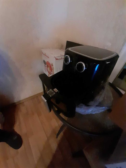 Продавам фритюрник air fryer чисто нов без мазнини