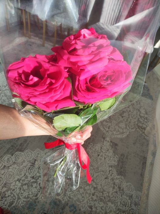 Букет роз, 5шт, продам