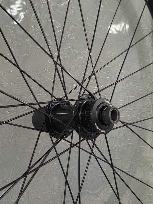 Капли за велосипед 28 цола Bontrager с динамо главина Shimano