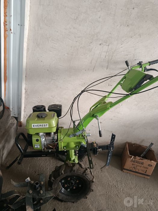 Mini Traktor yer chopish uchun qulay texnika
