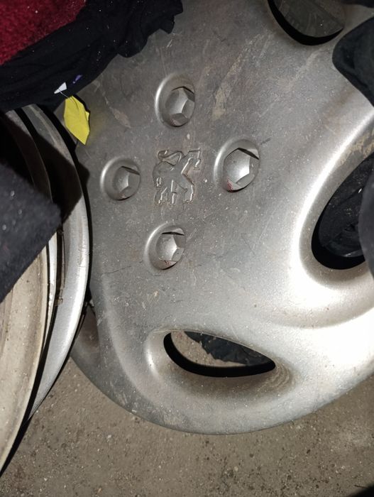 Зимни гуми Firestone 14" и тасове за Пежо 206, 1.4 бензин