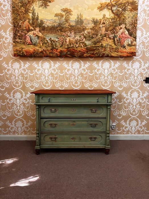 Реновиран масивен скрин