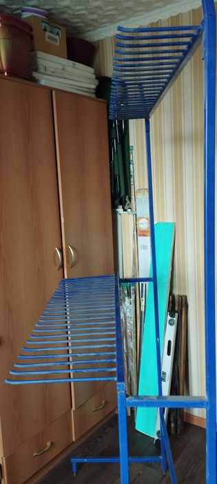 Стойка для  напольных порожков.