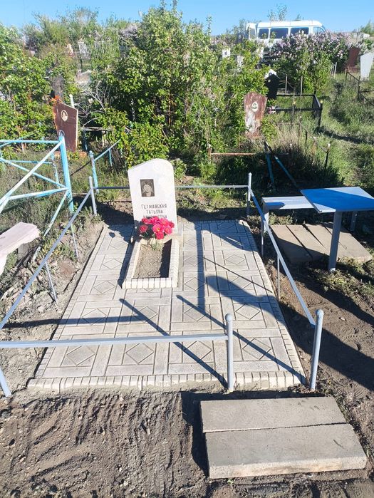 Благоустройство могил.