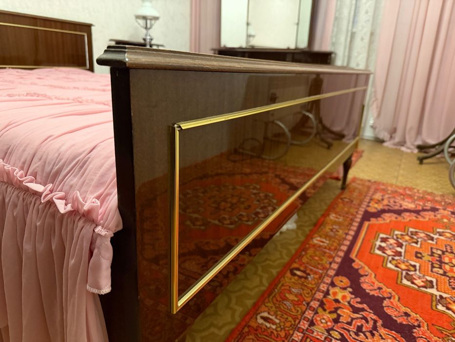 Класическа спалня венге със златни кантове и матрак