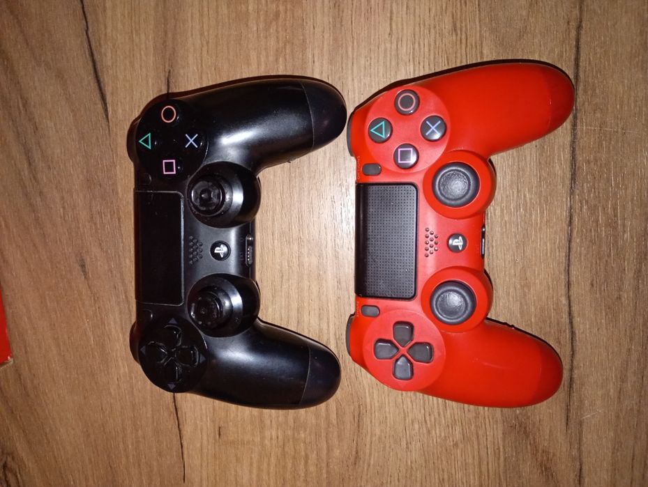 Vând console PS4