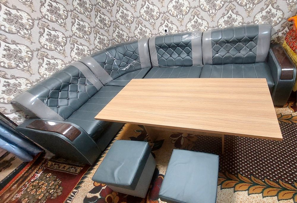 Уголок сотилади холати зўр