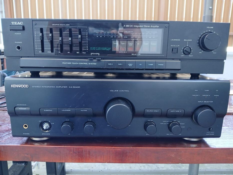 Vand 2 amplificatoare