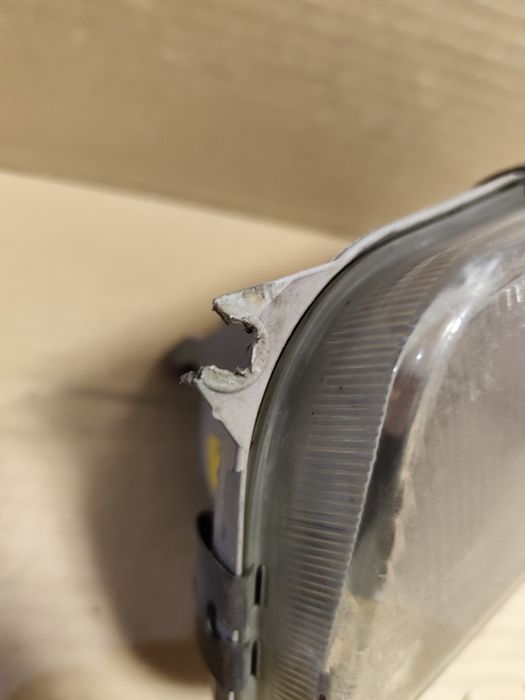 Противотуманная фара левая