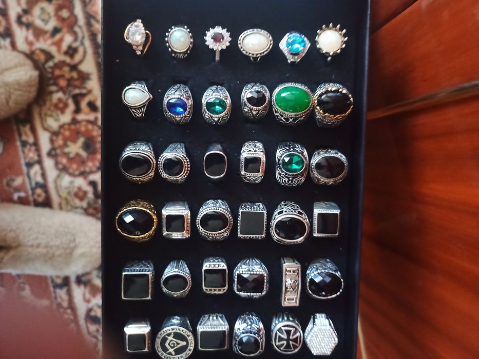 Мужские перстни.