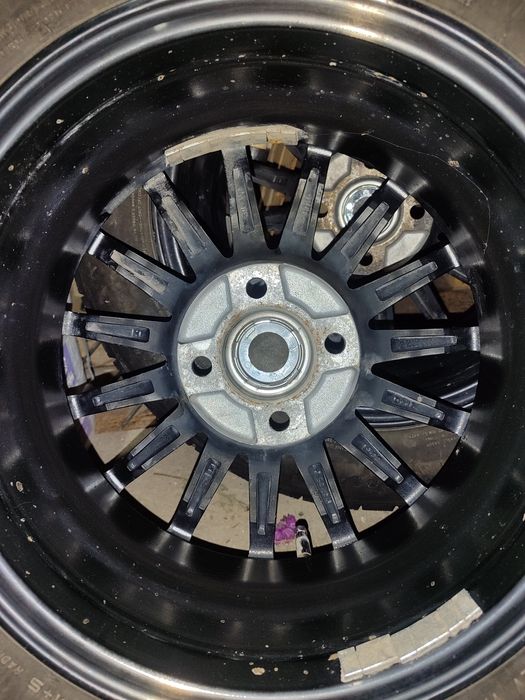 Продам зимние резины с дисками