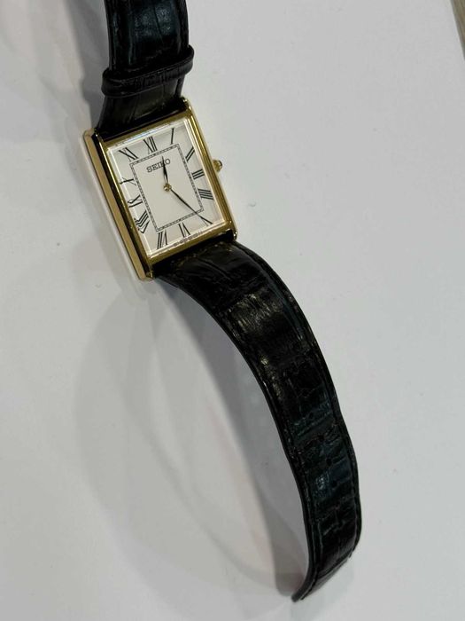 Елегантен часовник Seiko Tank