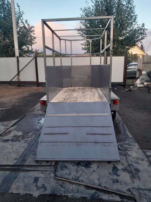 Прицеп скотовозка с доками