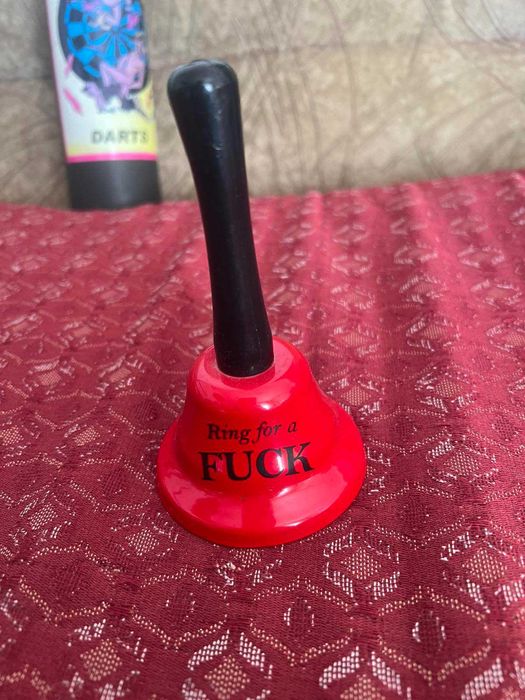 забавление за двойки - покер, стрип дартс, престилка и звънче за кекс