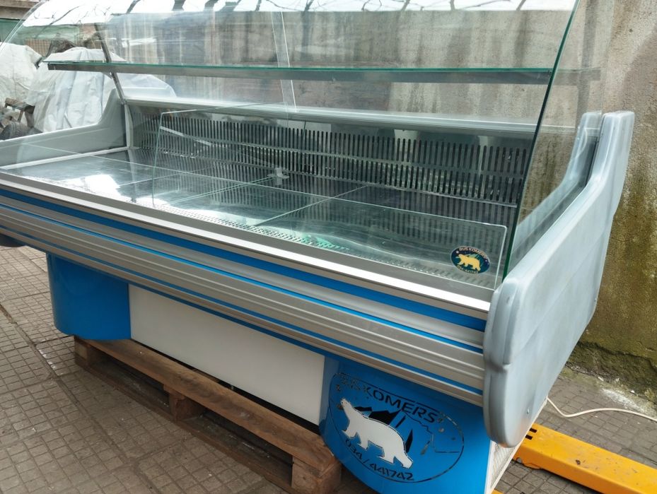 Хладилна витрина