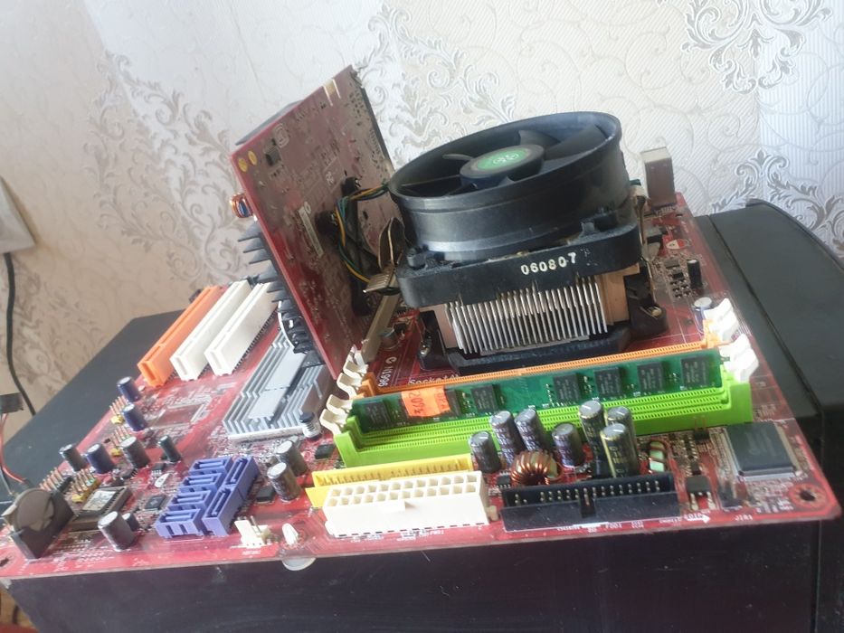 Кейс ва плата сотилади