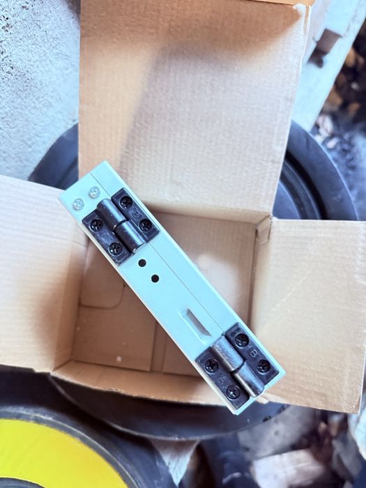 Настенный оптический мини-бокс.