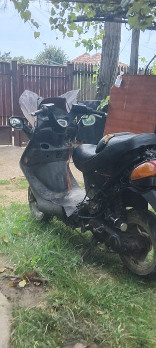 scuter kymco dink 49cc SCUTERUL ESTE VOPSIT POZELE SUNT INAINTE DE VOPSITERE ofer video cu scuterul acum