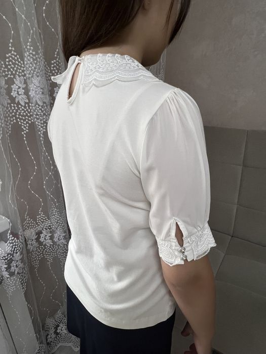 Продам школьную блузку размер 140