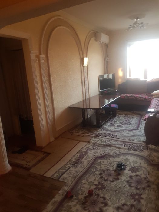 4 холалг квартира сотилади 9 этажлие 8 этаж