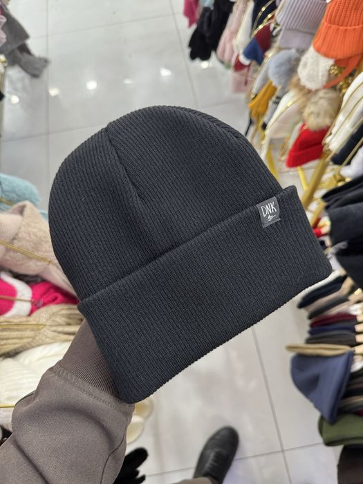 Мужская базовая шапка DNK от бренда Adiya