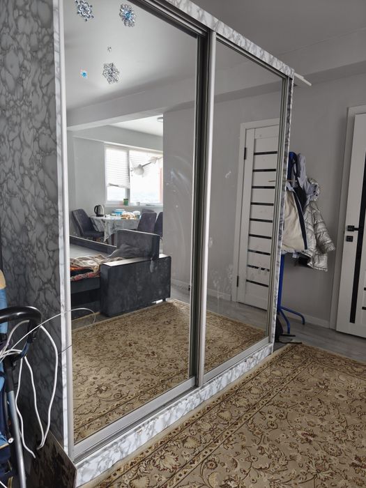 Шкаф-купе зеркальный