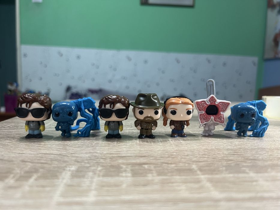 Fac schimburi/vand figurine stranger things