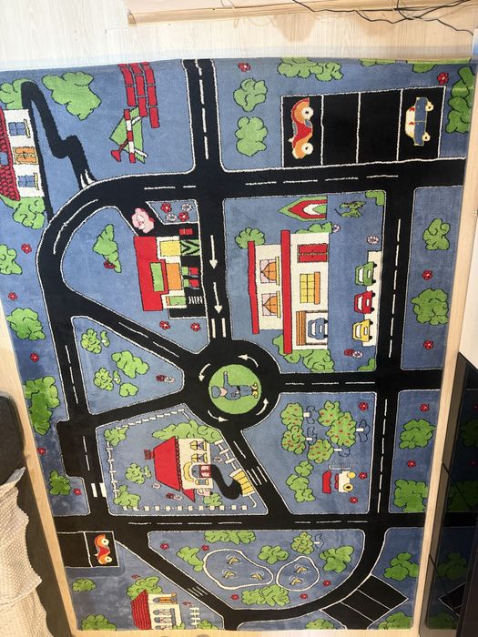 Covor copii cu oraș & drumuri – 2 x 3 metri, stare foarte bună