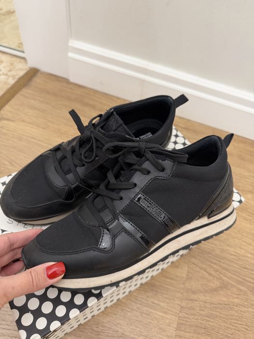 Продам кросовки Michael Kors