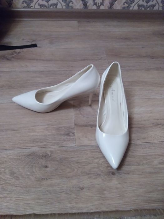 Продам туфли модельные