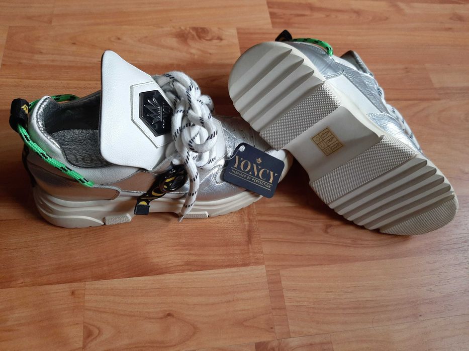 Продавам дамски боти