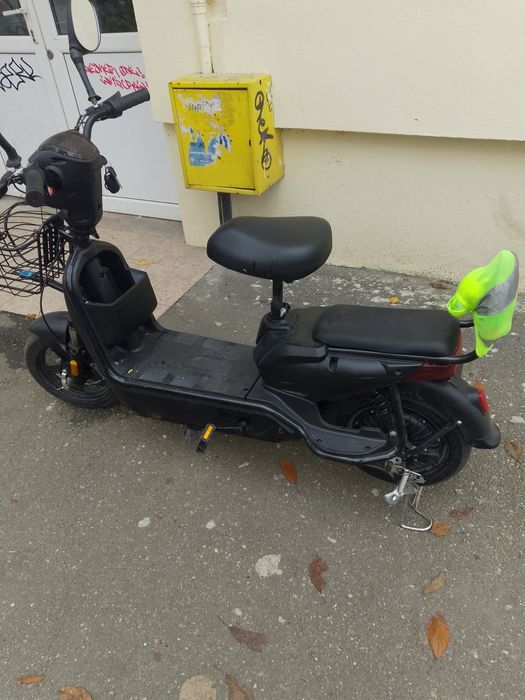 Vand scuter electric