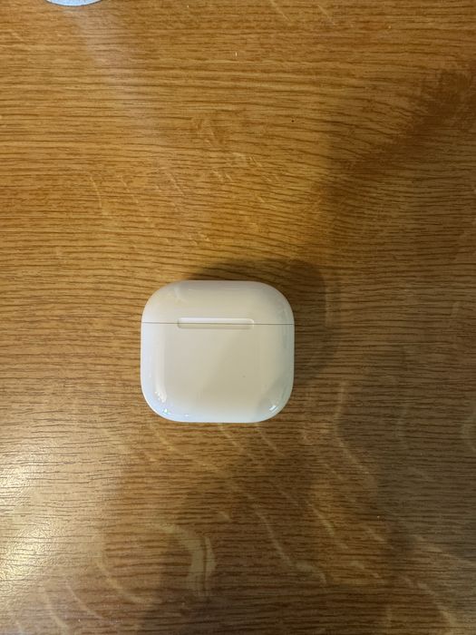 Airpods 4 лява слушалка