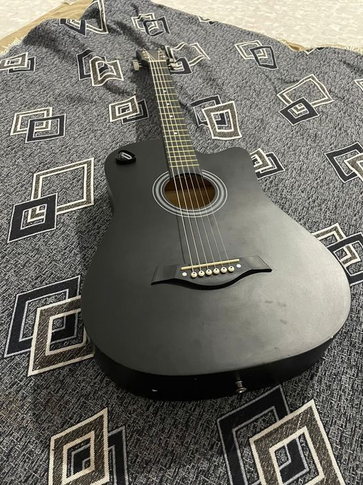 Продам гитару, срочно