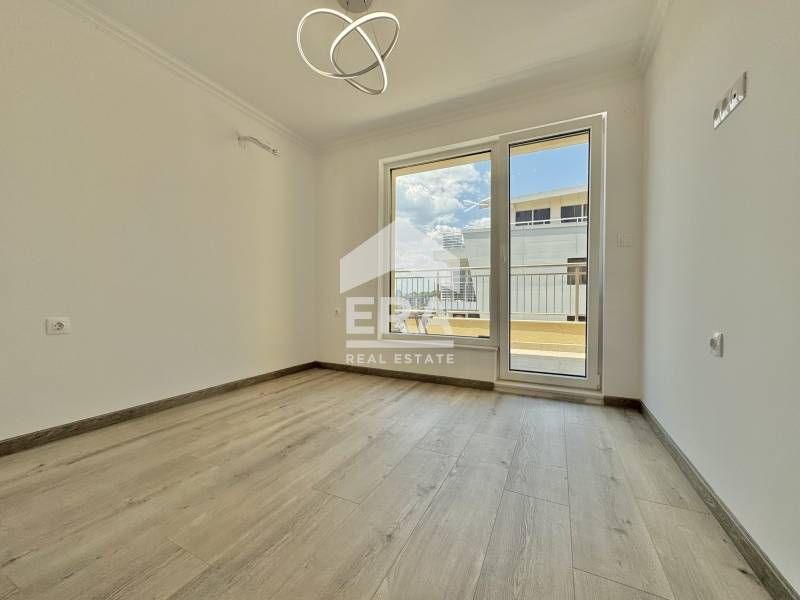 Панорамен тристаен апартамент, завършен"до ключ", в нова сграда с Акт