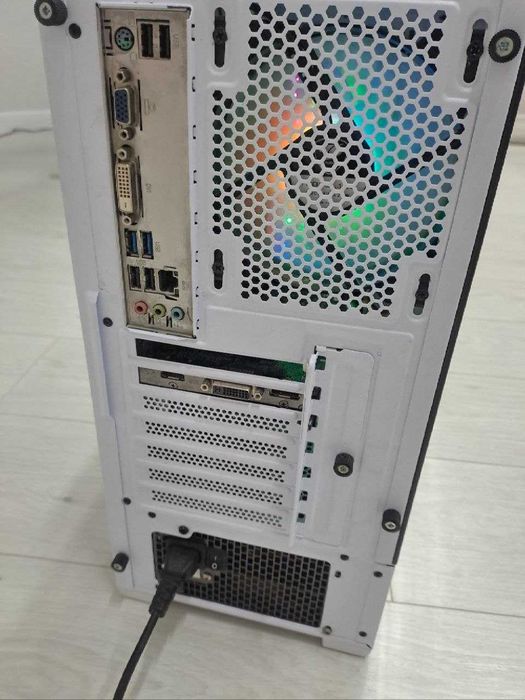 Белый игровой ПК (i5 / 12GB / SSD+HDD / GTX 950)