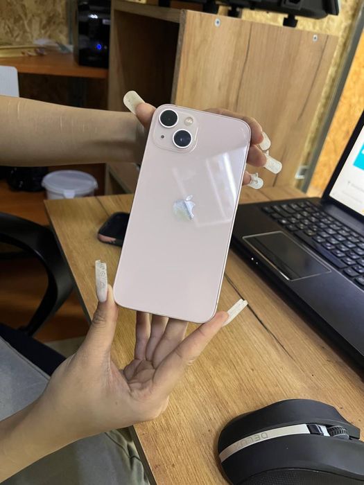 Iphone 13 розовый