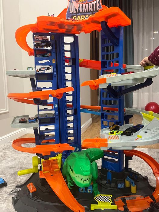 Hot Wheels ultimate garage