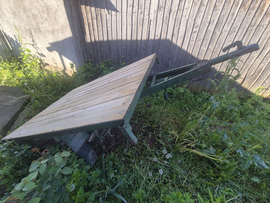 Se vinde remorcă apicolă cu acte